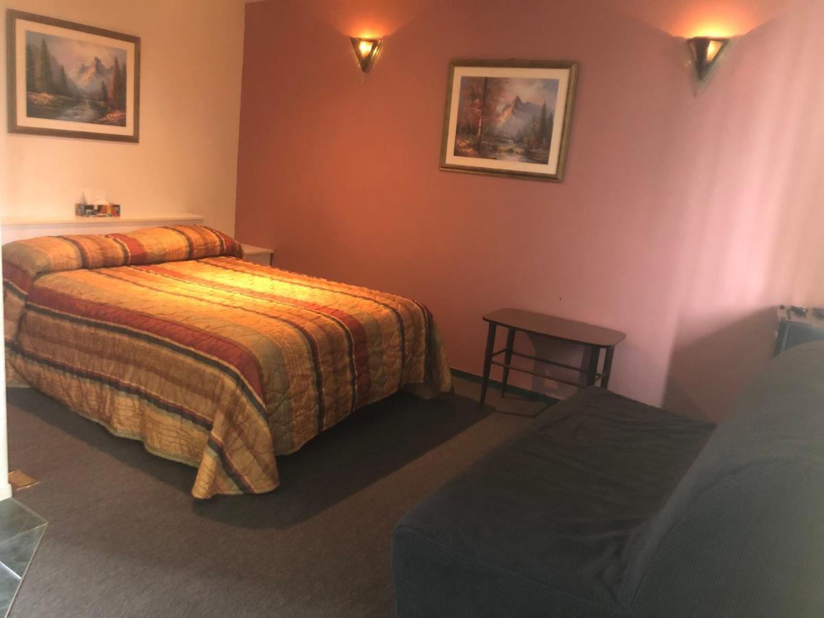 Le Voyageur Motel 2*